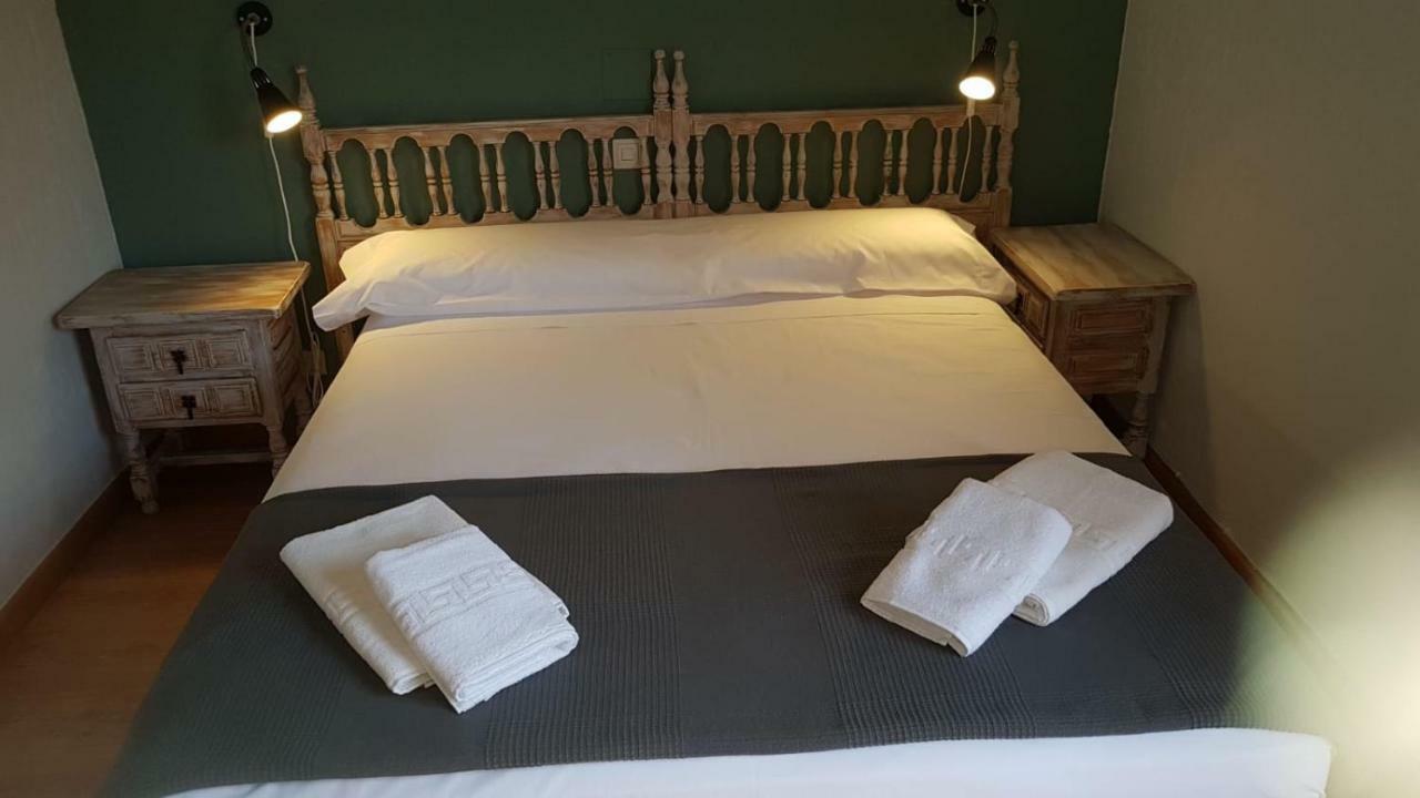 Hostal Becerril Becerril de la Sierra Eksteriør bilde