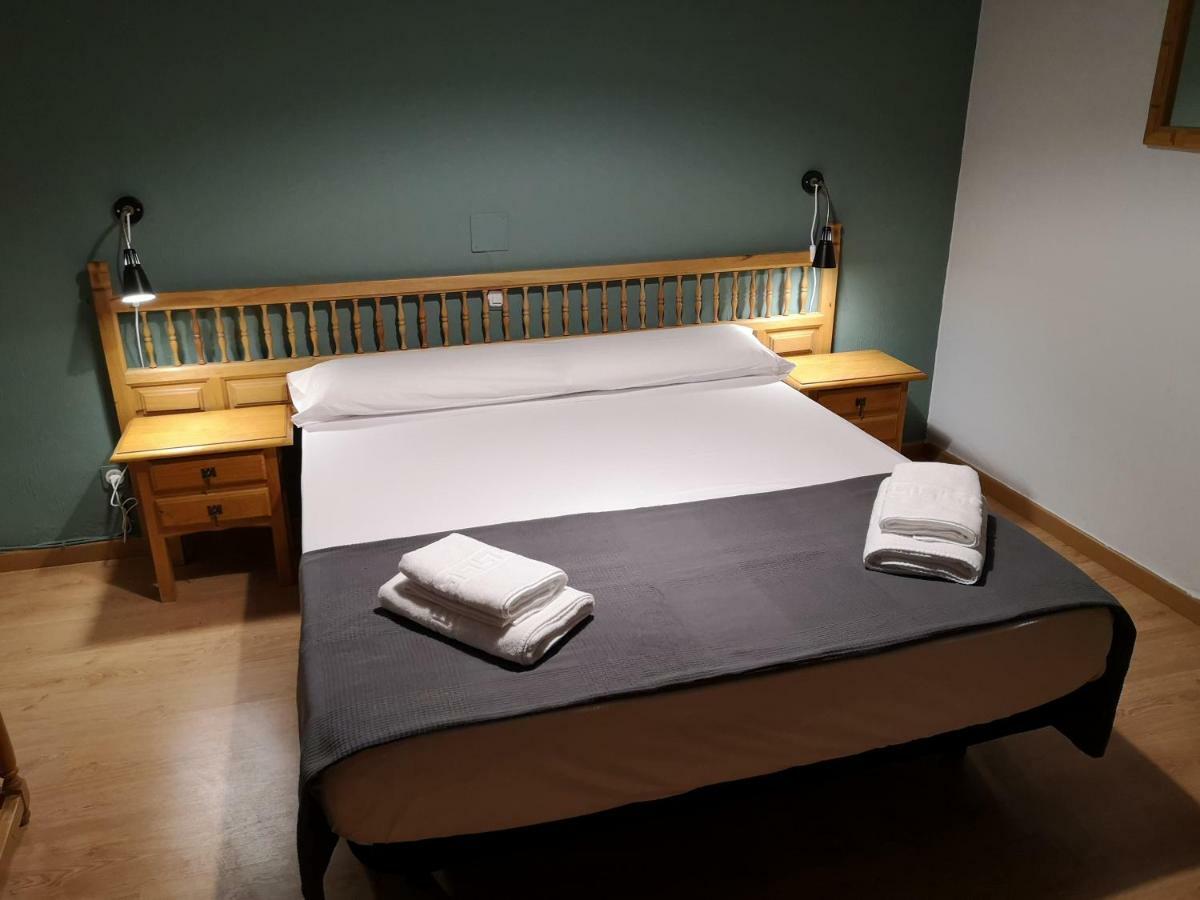 Hostal Becerril Becerril de la Sierra Eksteriør bilde